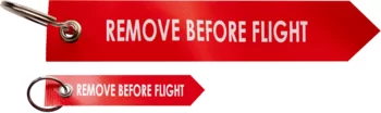 Va­roi­tus­li­put tekstillä "Remove Before Flight" / “Irrota ennen lentoonlähtöä"