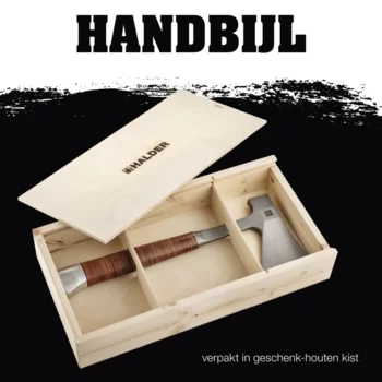                                             Hand­bijl  met lederen greep, inclusief hoogwaardige lederen holster verpakt in een houten geschenkkist
 IM0015810 Foto ArtGrp Zusatz nl
